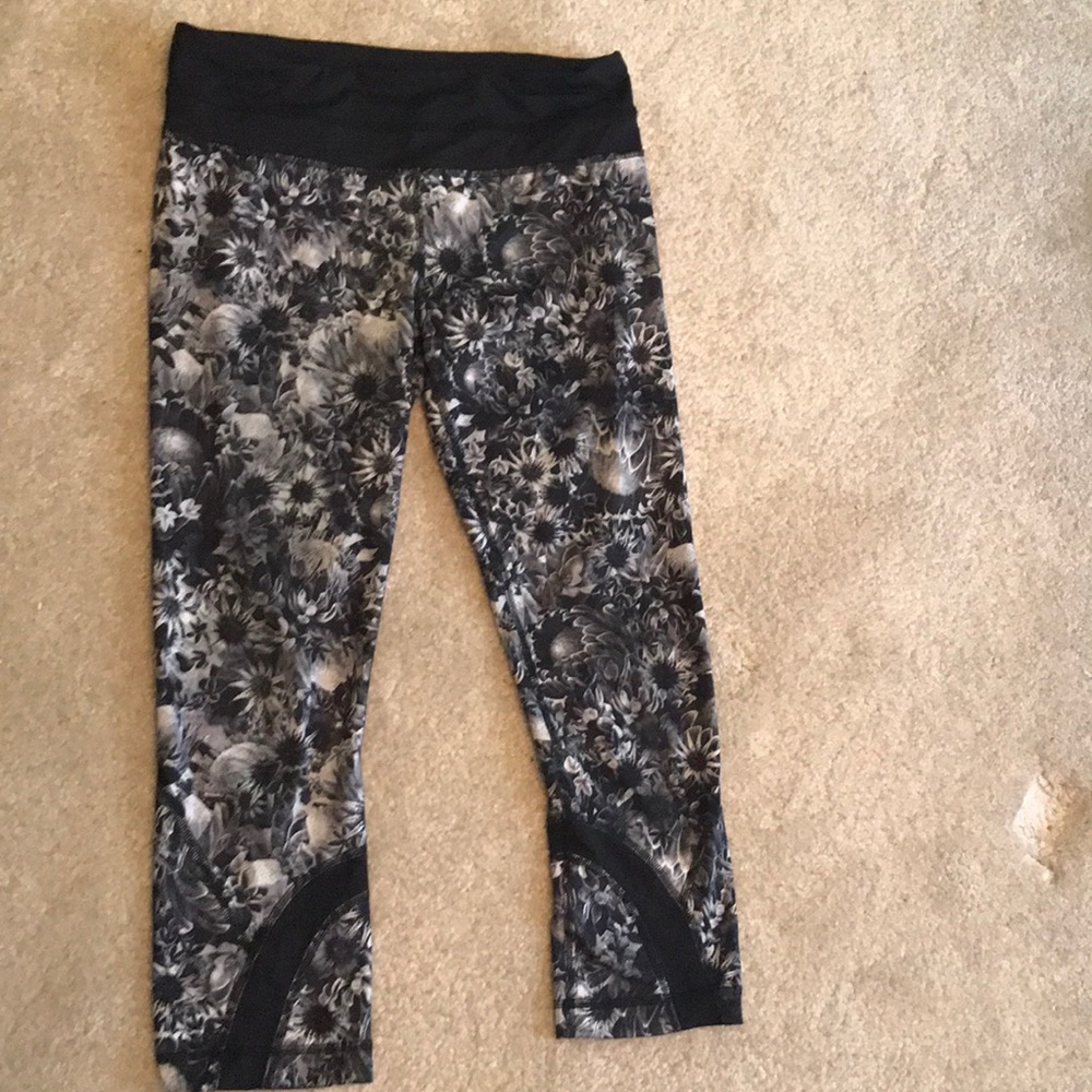 Lulu lemon black and white floral exercise capris